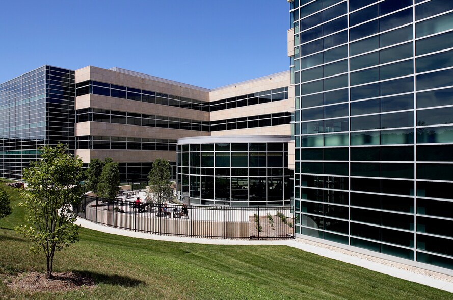 More Photos Of 9900 W Innovation Dr, Wauwatosa Medical For Lease