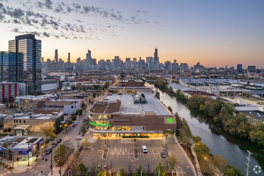 More Photos Of 1550 N Kingsbury St, Chicago Supermarket For Lease