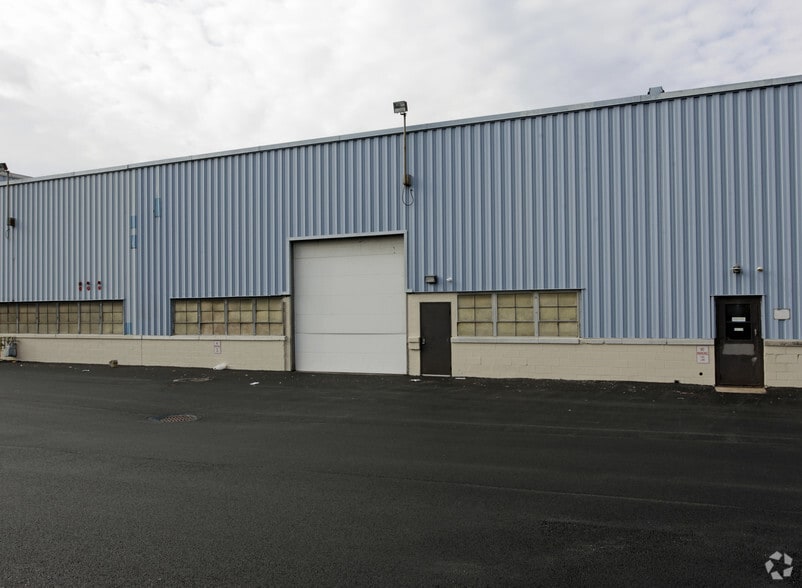 More Photos Of 122 Mill Rd, Oaks Warehouse For Lease