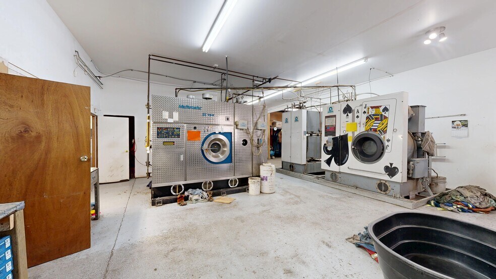 More Photos Of 4707 50 st, Stettler Service For Sale