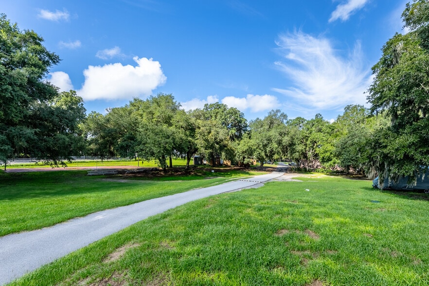 More Photos Of 6837 Lakeville Rd, Orlando Religious Facility For Sale