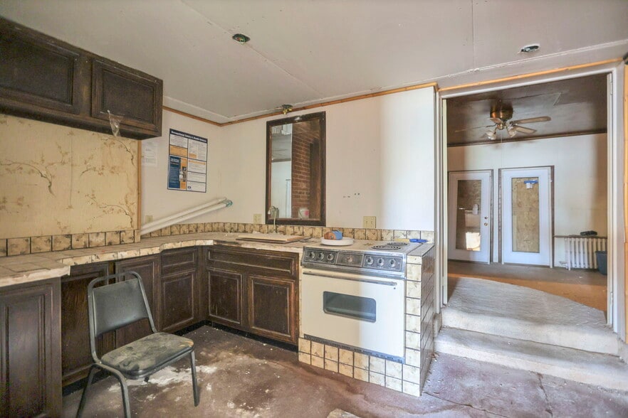 More Photos Of 3900 Noe Bixby Rd, Columbus Storefront Retail Residential For Sale