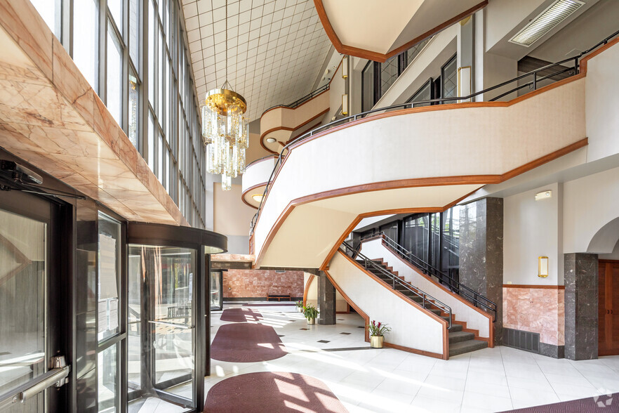 More Photos Of 325 W Main St, Louisville Unknown For Lease