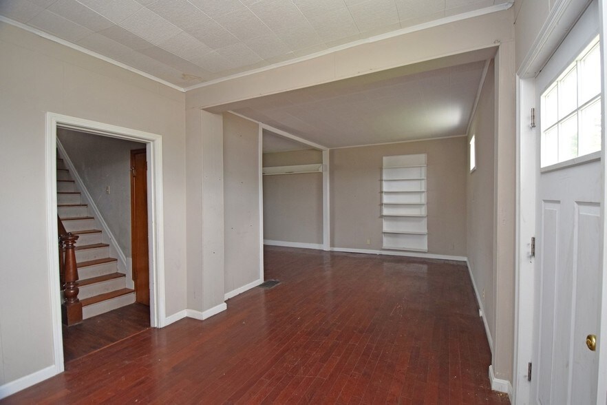 More Photos Of 829 Ohio Pike, Cincinnati Office For Lease