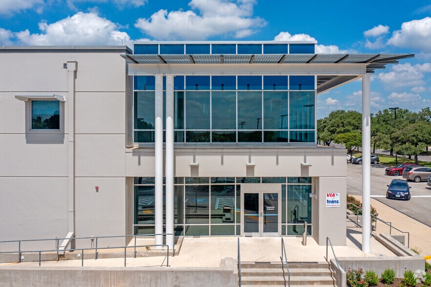 More Photos Of 1560 Cable Ranch Rd, San Antonio Flex For Sale