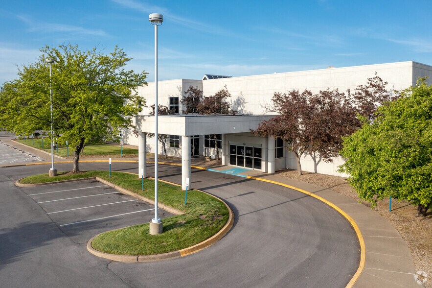 More Photos Of 3430 Newburg Rd, Louisville Medical For Lease