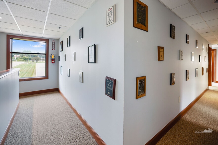 More Photos Of 2200 W Highway 13 W, Burnsville Warehouse For Lease