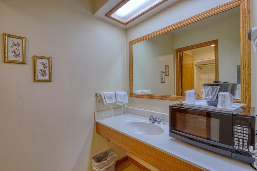 More Photos Of 726 S Highway 35, Saint Croix Falls Hotel For Sale