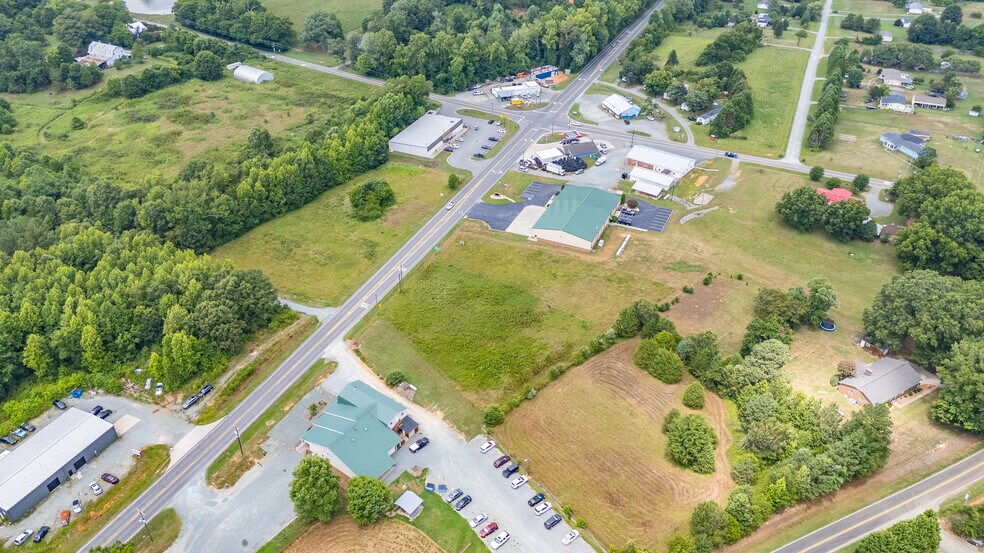 More Photos Of 7660 NC-87 Hwy, Graham Self Storage For Sale