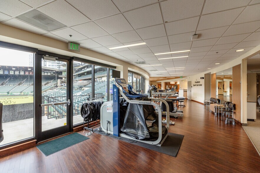 More Photos Of 909 SW 18th Ave, Portland Health Club For Lease