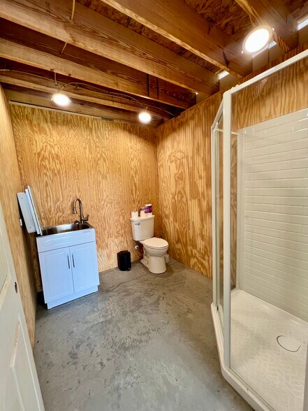 More Photos Of 510 Lillys Bridge Rd, Mount Gilead Flex For Sale