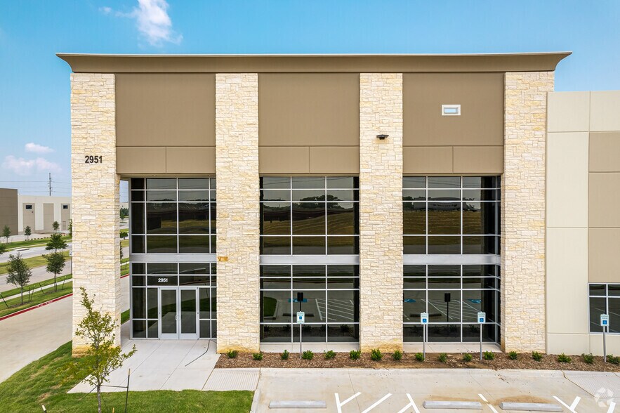 More Photos Of 2951 S Valley Pky, Lewisville Warehouse For Lease