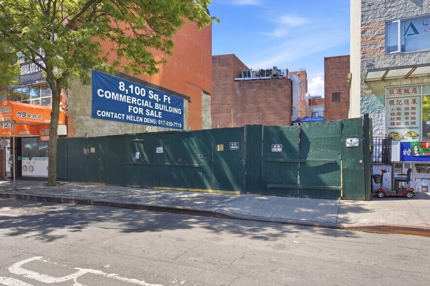 More Photos Of 136-21 41st Ave, Flushing Storefront Retail Office For Sale