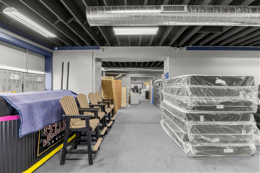 More Photos Of 12744 E 8 Mile Rd, Detroit General Retail For Sale