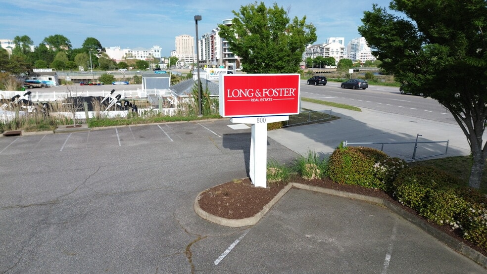 More Photos Of 800 Laskin Rd, Virginia Beach Freestanding For Sale