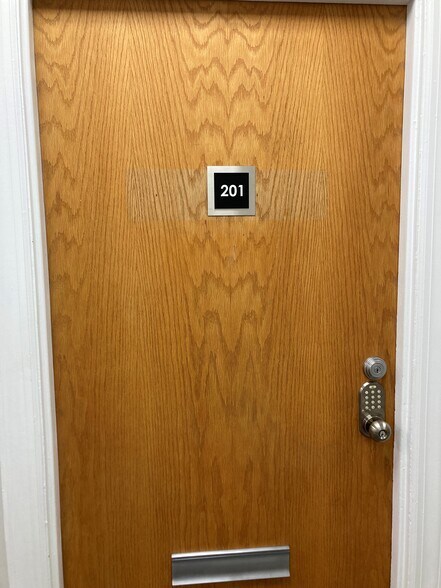 More Photos Of 1123-1125 New Britain Ave, West Hartford Medical For Lease