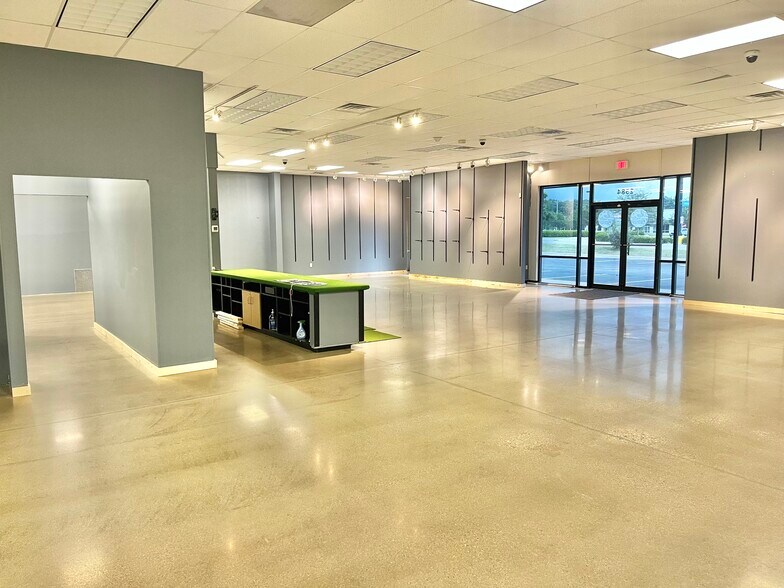 More Photos Of 2580 - 2596 Walton Blvd blvd, Warsaw Storefront Retail Office For Lease