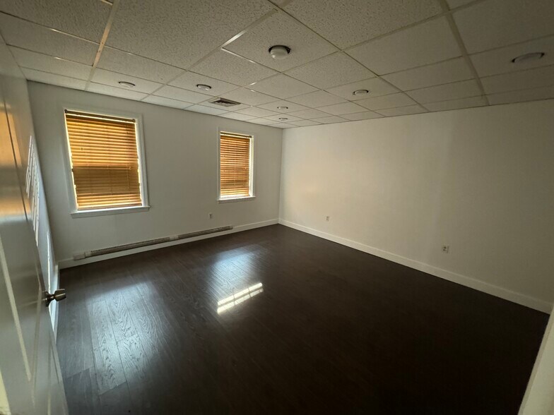 More Photos Of 3231-3233 Superior Ln, Bowie Medical For Lease