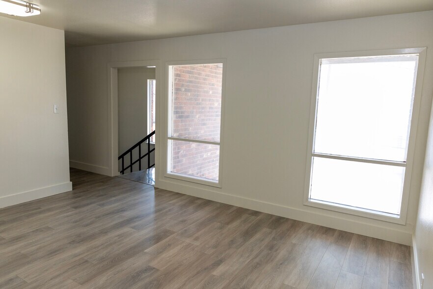 More Photos Of 307-311 Lombrano St, San Antonio Warehouse For Lease