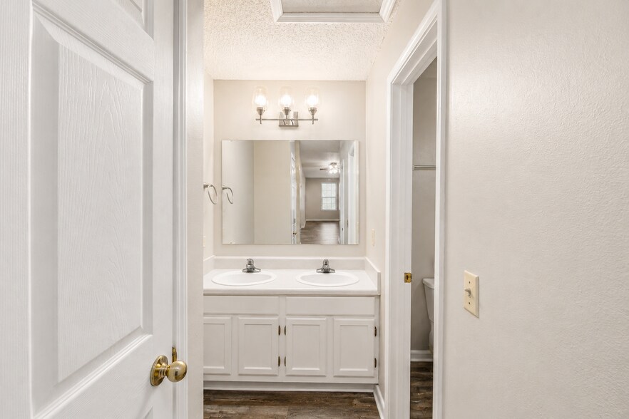 More Photos Of 2303 W Michigan Ave, Pensacola Apartments For Sale
