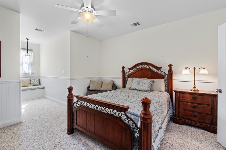 More Photos Of 1092 FM 3000, Elgin Specialty For Sale