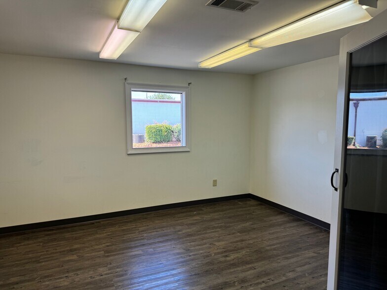 More Photos Of 951 Carl Vinson Pky, Centerville Office For Lease