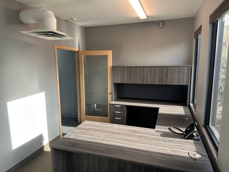 More Photos Of 546 Rice St, Saint Paul Office For Sale