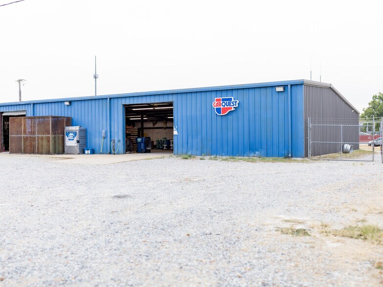 More Photos Of 1607 US-82, Greenwood General Retail For Sale