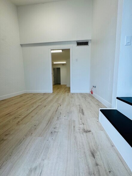 More Photos Of 5235 Ramsey Way, Fort Myers Office For Sale