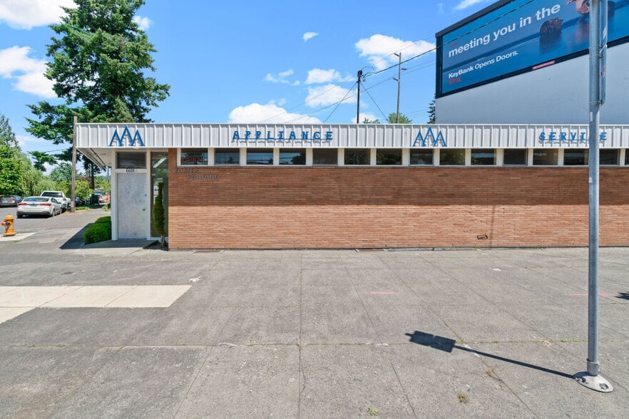 More Photos Of 6601 SE Foster Rd, Portland Storefront Retail Office For Sale