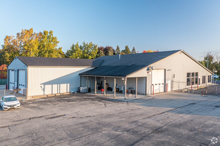 More Photos Of 4500 Remembrance Rd NW, Grand Rapids Auto Dealership For Lease