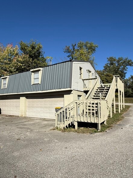 More Photos Of 1016 W Country Club Dr, Bloomington Multifamily For Sale