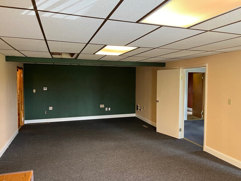 More Photos Of 928 French Rd, Buffalo Office For Sale