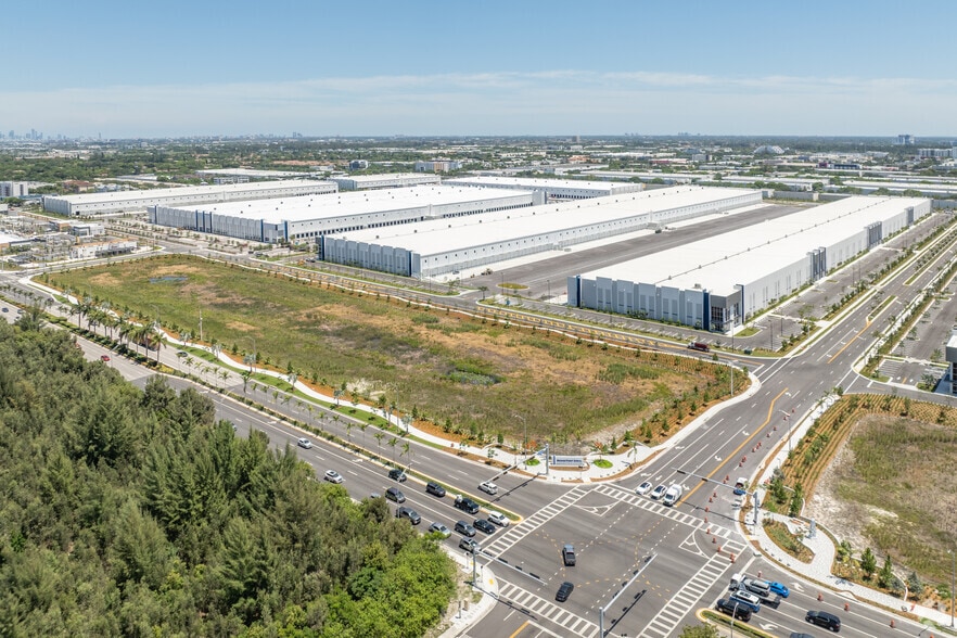 More Photos Of NW 107th Ave, Doral Unknown For Lease