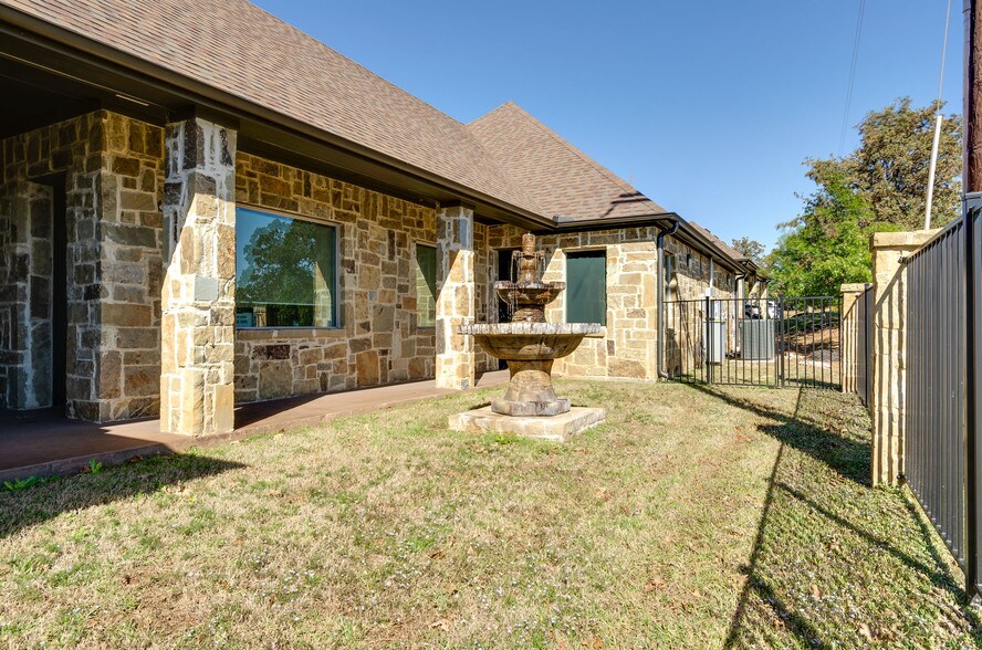 More Photos Of 1665 Keller Pky, Keller Office For Lease