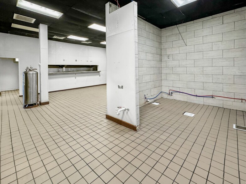 More Photos Of 107 E Main Cross St, Greenville Restaurant For Lease