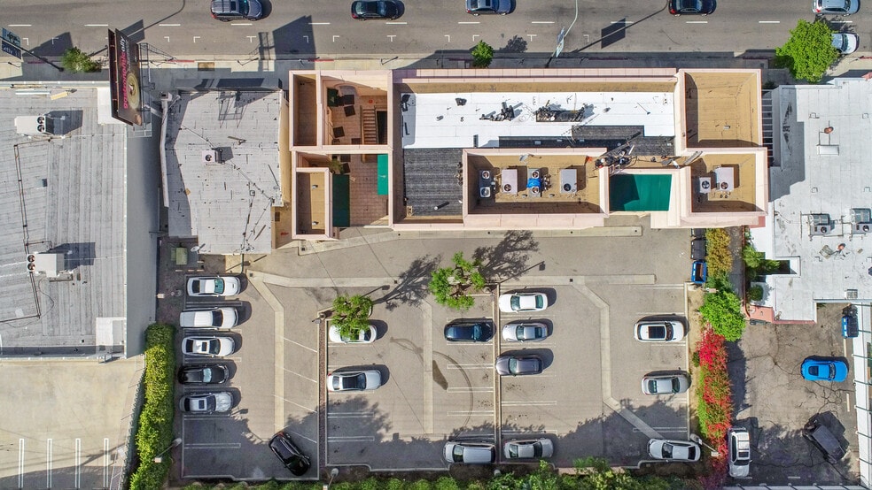 More Photos Of 21506 Ventura Blvd, Woodland Hills General Retail For Lease