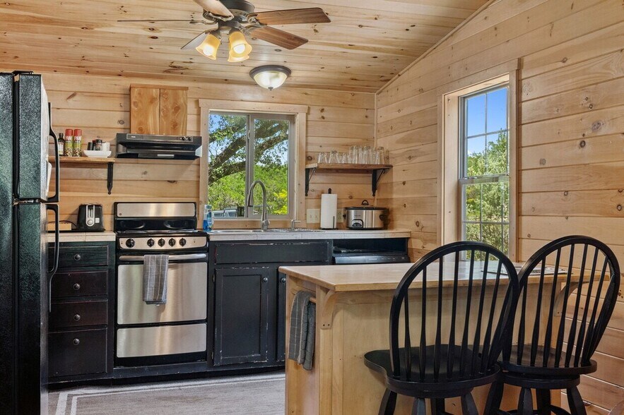 More Photos Of 4032 Ranch Road 3232, Johnson City Hotel For Sale
