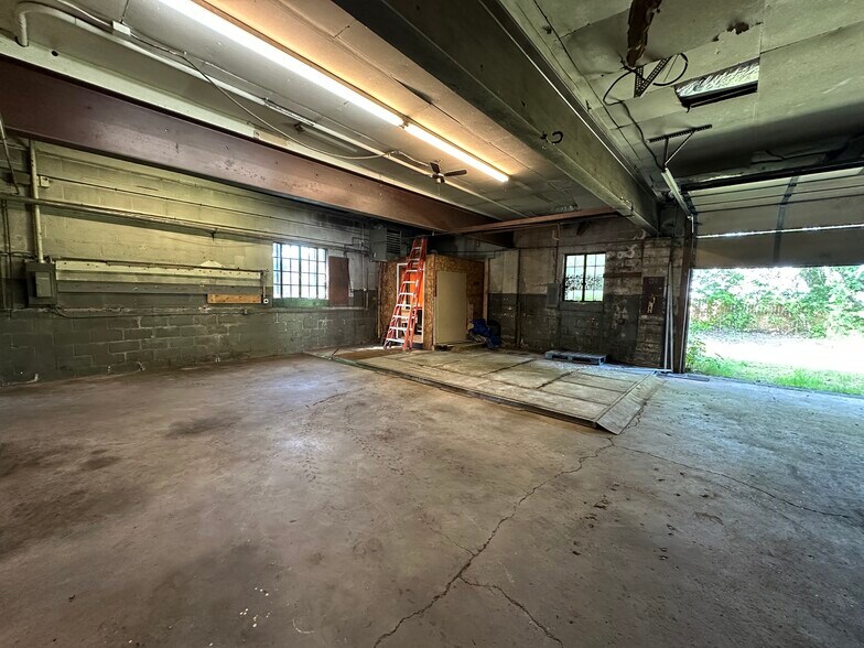 More Photos Of 3736 Walden Ave, Lancaster Office For Lease