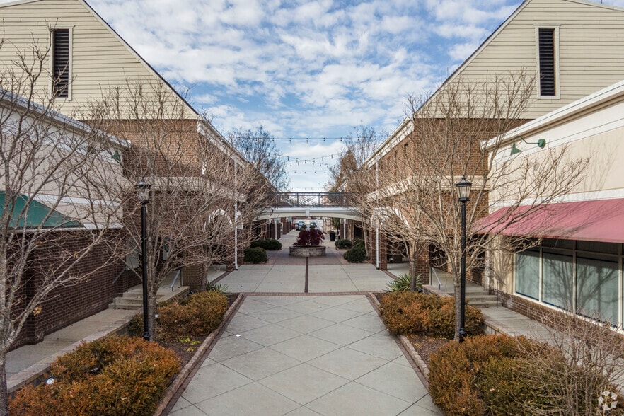 More Photos Of 110-195 Village Dr, Waldorf Unknown For Lease