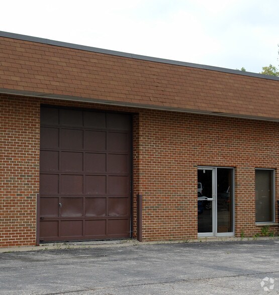 More Photos Of 22029 N Pepper Rd, Lake Barrington Warehouse For Lease