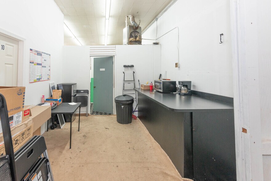 More Photos Of 3600 S Hanover St, Baltimore Storefront For Sale