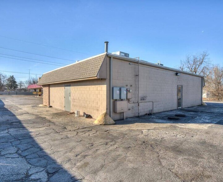 More Photos Of 9411 NE 10th St, Oklahoma City Fast Food For Sale