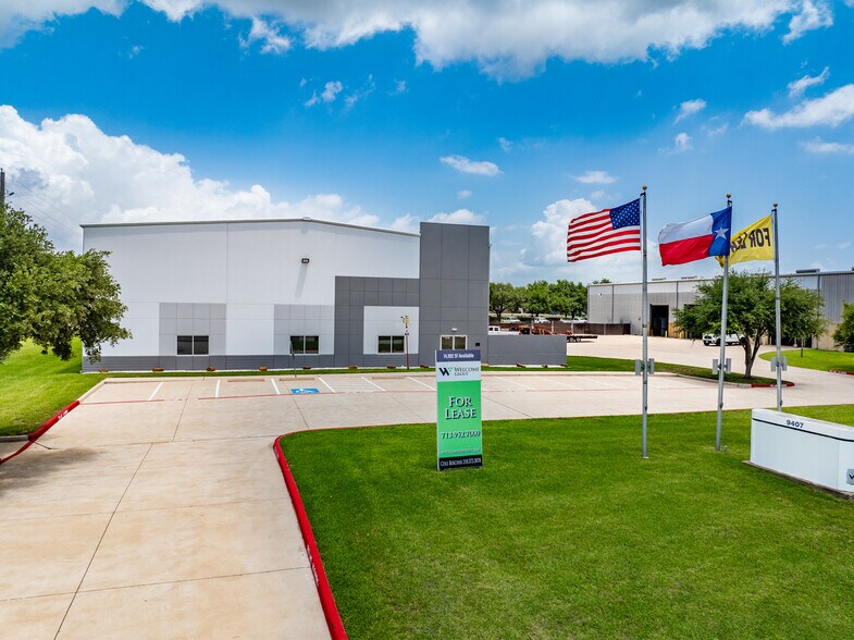 More Photos Of 9407 New Century Dr, Pasadena Warehouse For Lease