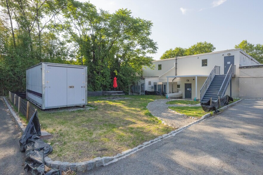 More Photos Of 75 E Central Ave, Pearl River Storefront For Sale