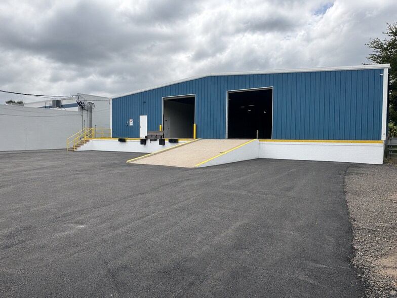 More Photos Of 3876 Bengert St, Orlando Warehouse For Lease