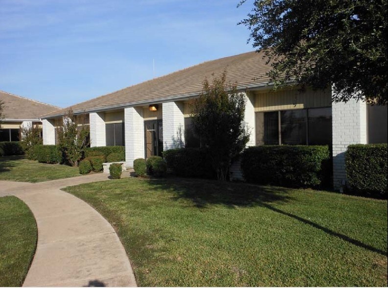 More Photos Of 6800 Manhattan Blvd, Fort Worth Medical For Lease