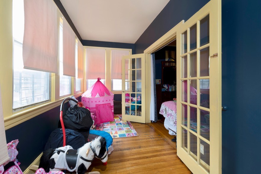 More Photos Of 15 Innis St, Staten Island General Retail For Sale