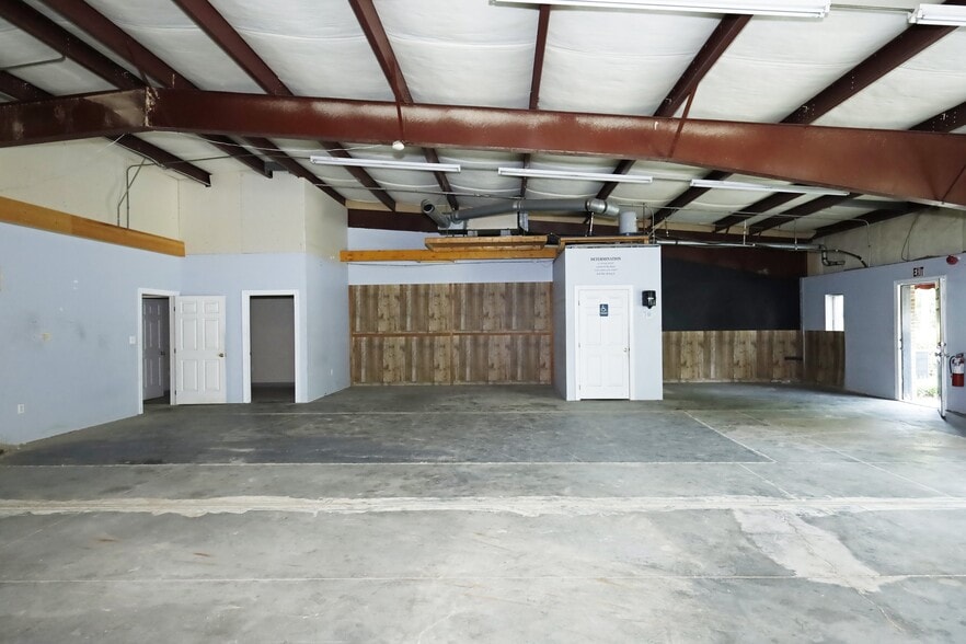 More Photos Of 4122 B Bennett Memorial Rd, Durham Flex For Lease