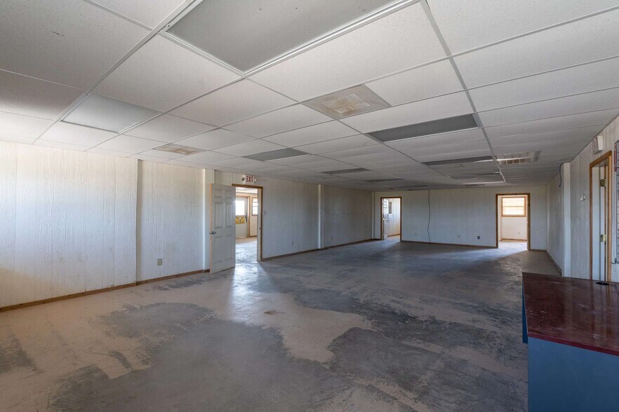 More Photos Of 992 FM 81, Goliad Warehouse For Sale